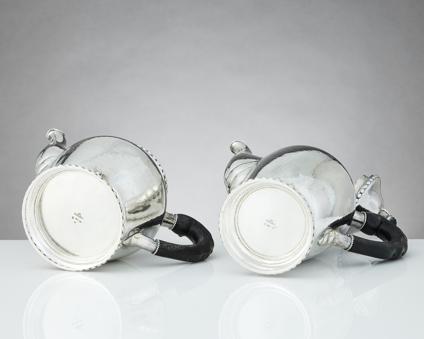 CG HALLBERG. Kaffe- och teservis, fyra delar, silver, Stockholm 1919-1921. Jugend.