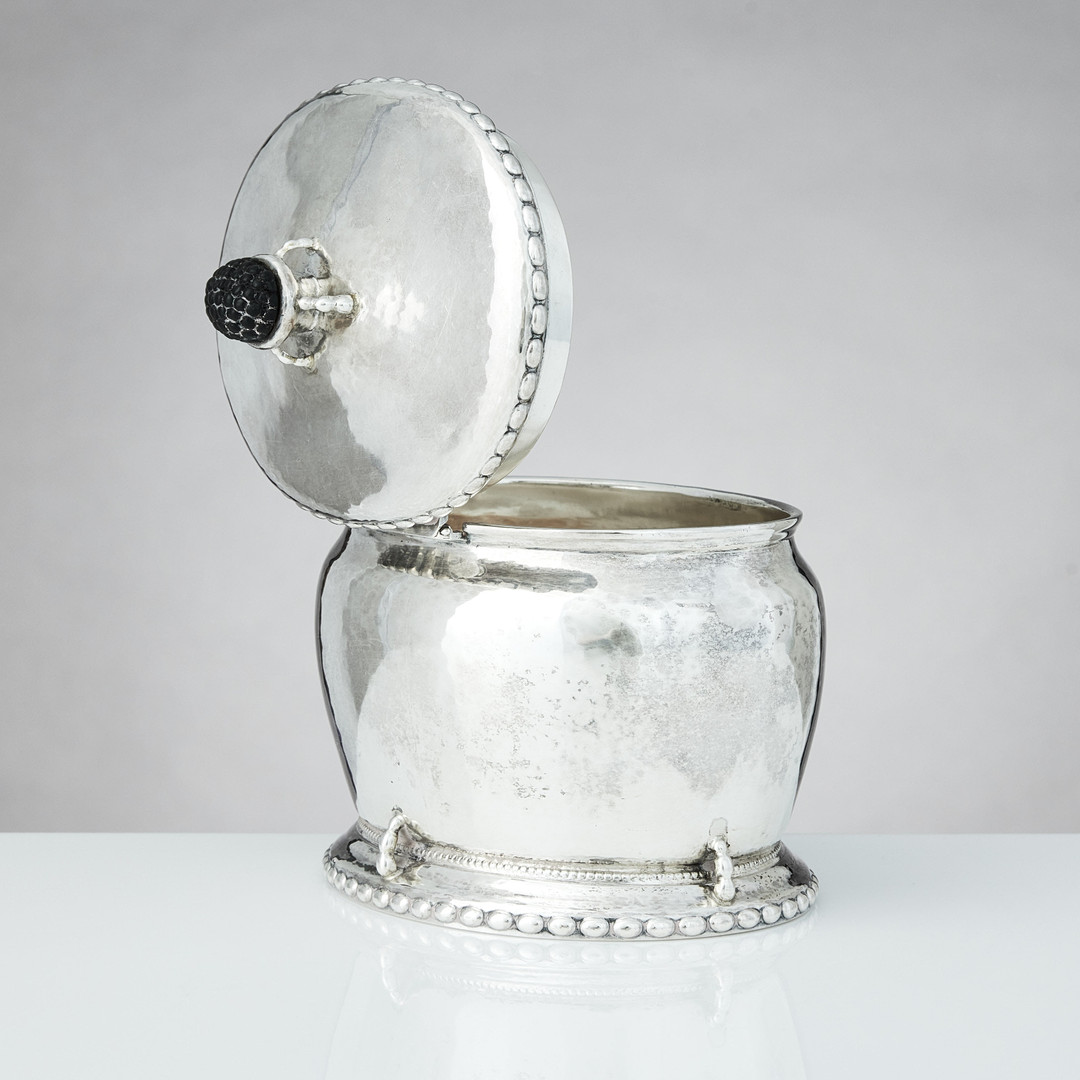 CG HALLBERG. Kaffe- och teservis, fyra delar, silver, Stockholm 1919-1921. Jugend.