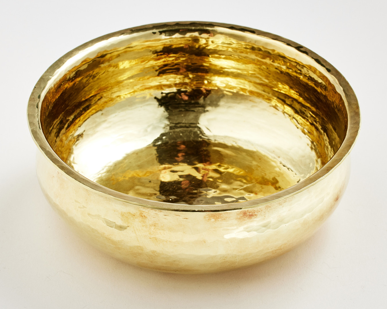 SKÅL, 18 k guld, K G Markströms Guldsmeds Ab, Uppsala 1986, hamrad dekor.