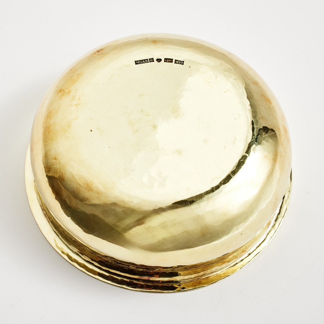 SKÅL, 18 k guld, K G Markströms Guldsmeds Ab, Uppsala 1986, hamrad dekor.