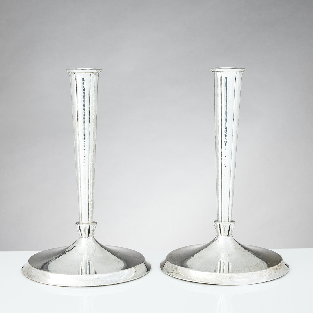 KARL ANDERSON. Ljusstakar ett par samt en kandelabertillsats, silver, Stockholm 1929.