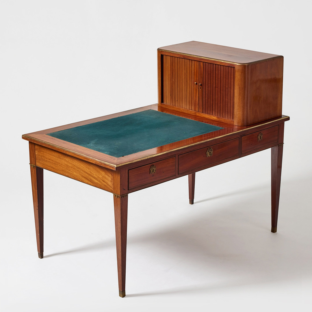 SKRIVBORD med UPPSATS, sengustavianskt, 1800-talets första hälft, fanerat med mahogny.
