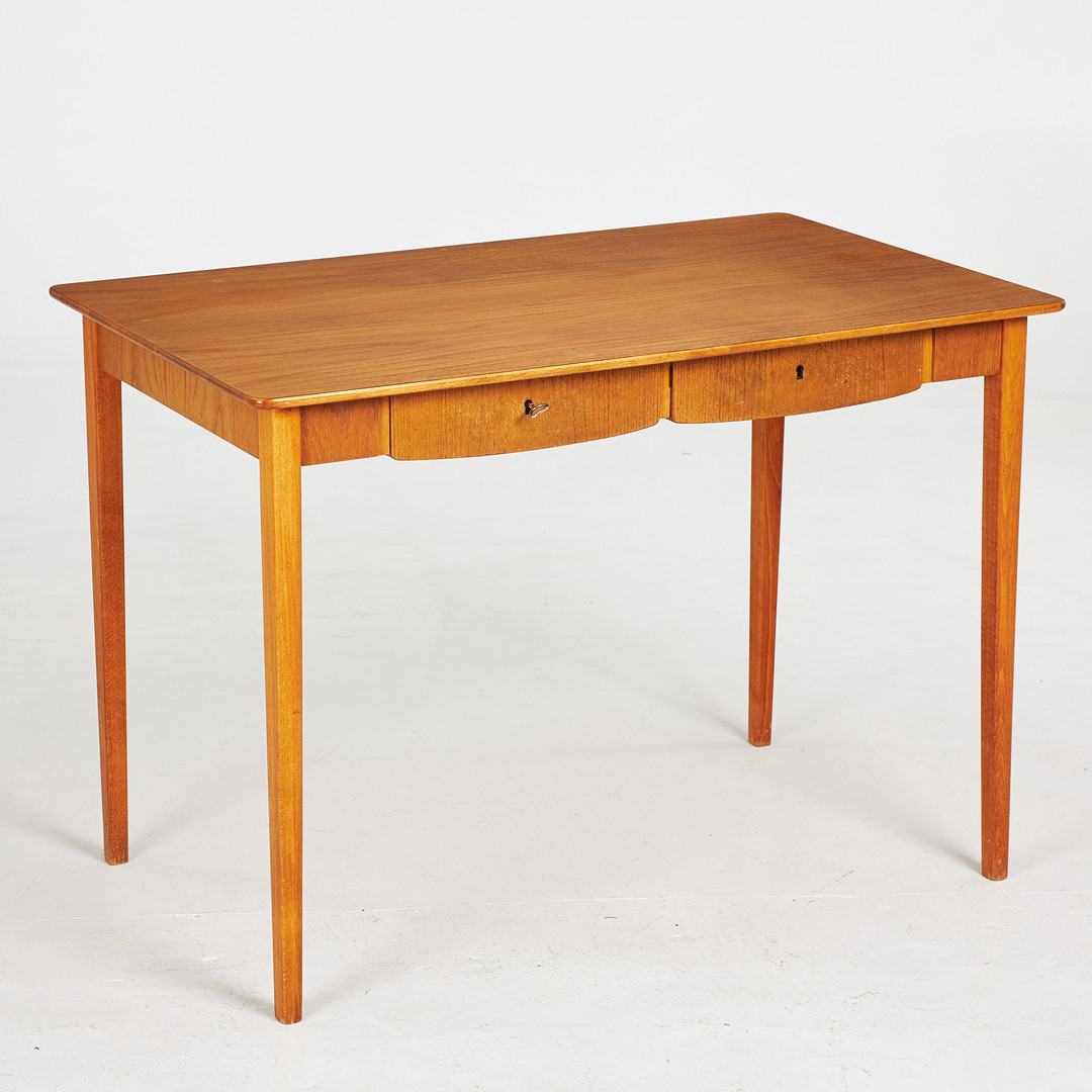 SKRIVBORD, 1950/60-tal, 2 lådor i sargen, teakfaner.