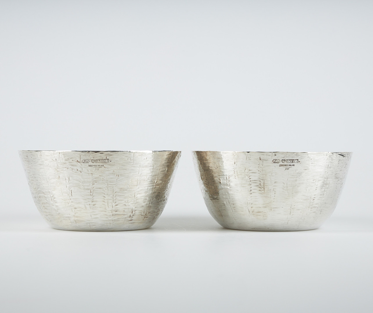 TAPIO WIRKKALA. SKÅLAR, ett par, silver (830), Hopeakeskus, Tavastehus 1976-77.