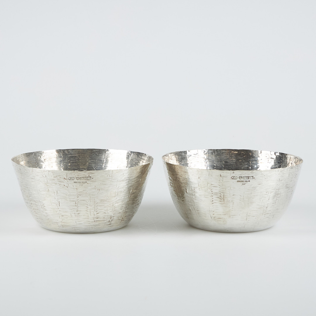 TAPIO WIRKKALA. SKÅLAR, ett par, silver (830), Hopeakeskus, Tavastehus 1976-77.