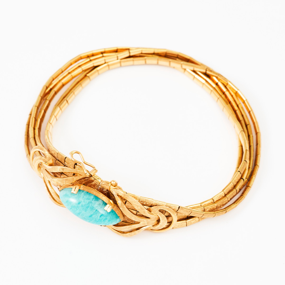 ARMBAND, 18 k guld, 5 halvledade och satinerade länkar, lås med dekor av en oval amazonit med cabochonslipning, Italien/Vicenza, (1944-1968).