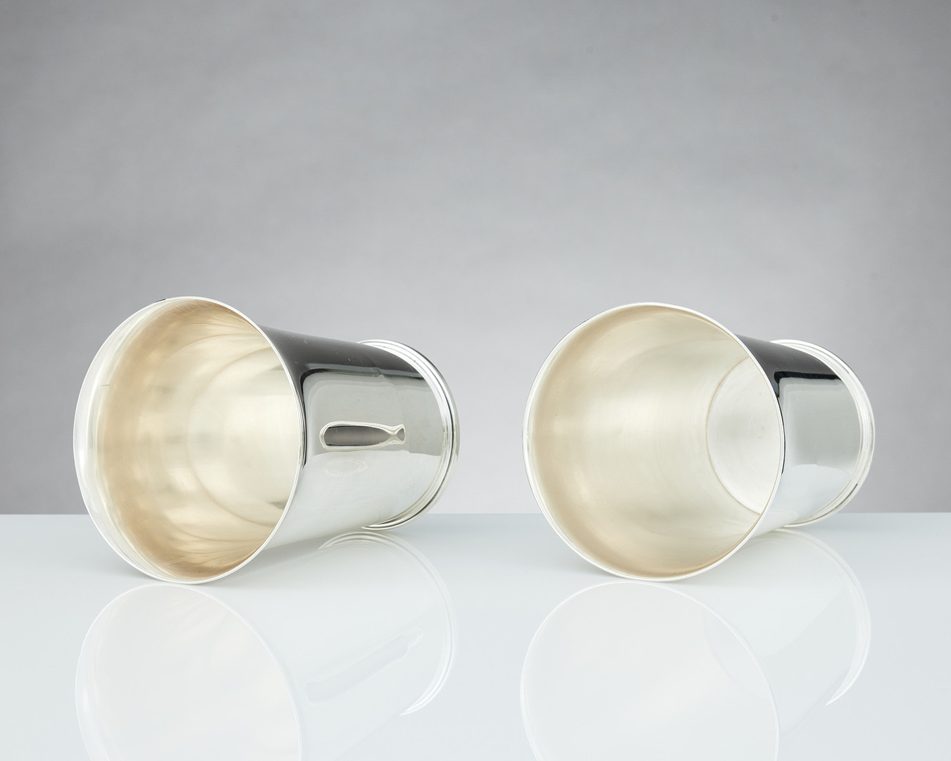 HARALD NIELSEN. Vaser/Bägare, ett par lika, sterling silver, Georg Jensen, Danmark efter 1945. Design nr 671 E.