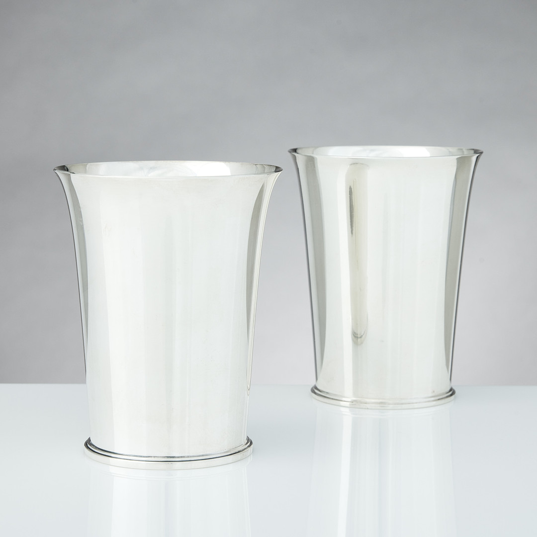 HARALD NIELSEN. Vaser/Bägare, ett par lika, sterling silver, Georg Jensen, Danmark efter 1945. Design nr 671 E.