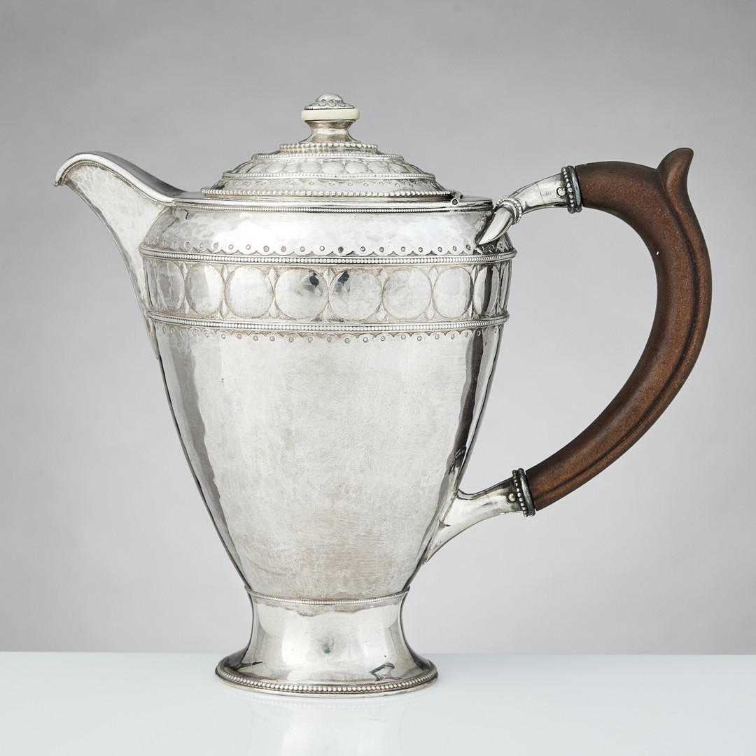 LIBERTY & CO. Kanna, silver, Birmingham 1913. Svenska importstämplar.