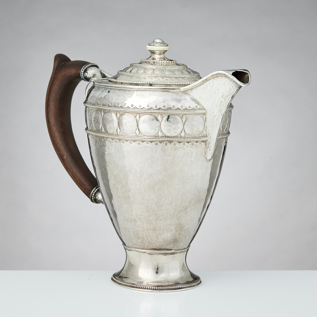 LIBERTY & CO. Kanna, silver, Birmingham 1913. Svenska importstämplar.