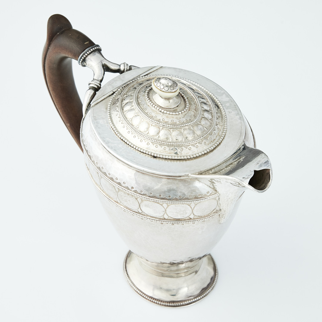 LIBERTY & CO. Kanna, silver, Birmingham 1913. Svenska importstämplar.