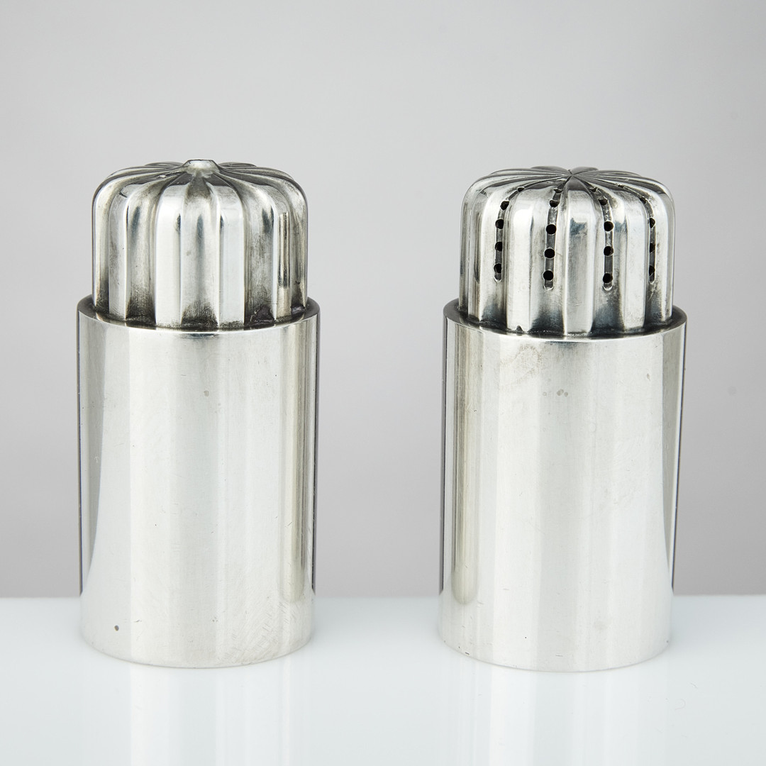 SIGVARD BERNADOTTE. Salt- och pepparkar, sterlingsilver, ett par, Georg Jensen, Danmark efter 1945. Design nr 834.