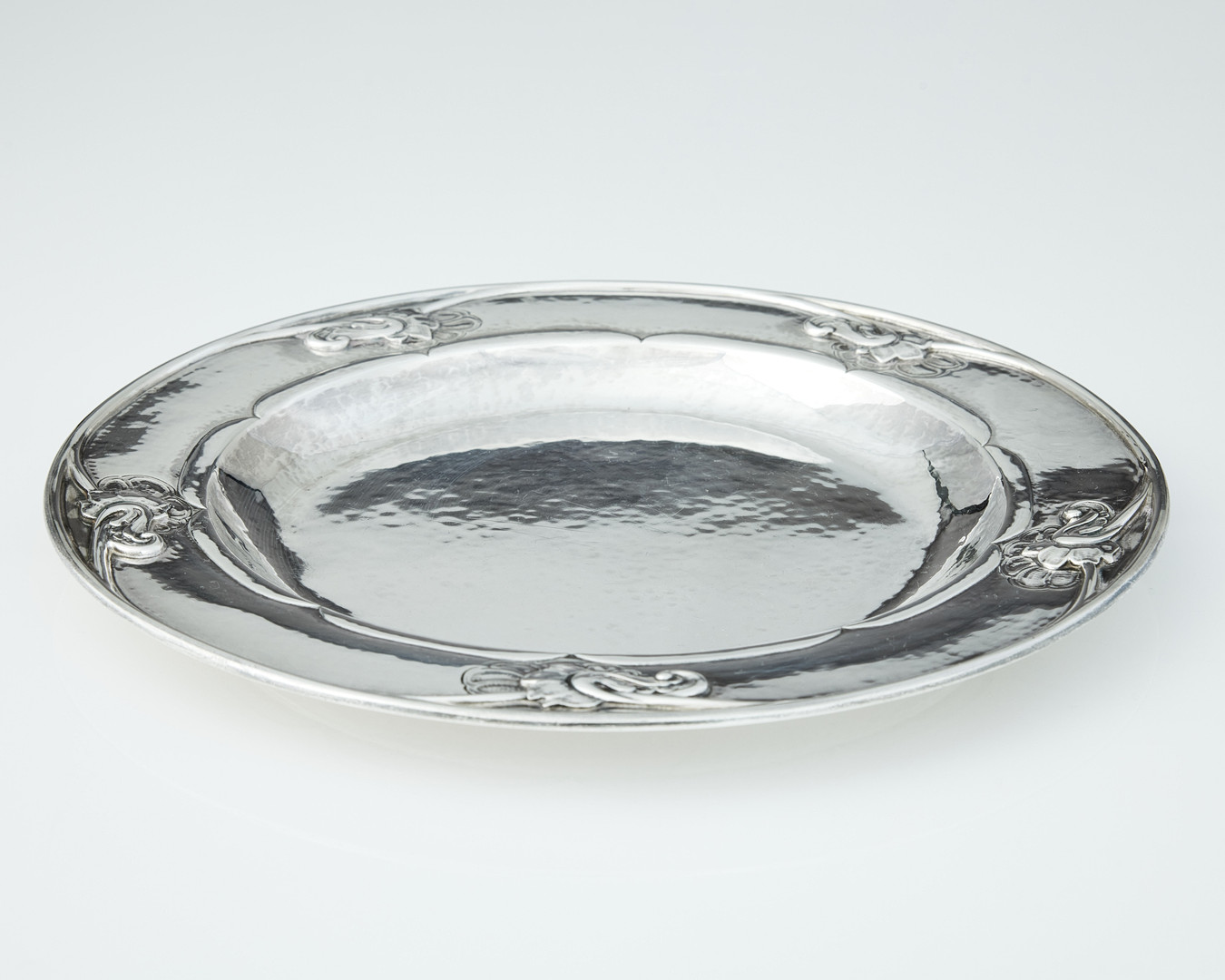 GEORG JENSEN. Fat/Tallrik, silver, Danmark 1915-1930. Design nr 232.