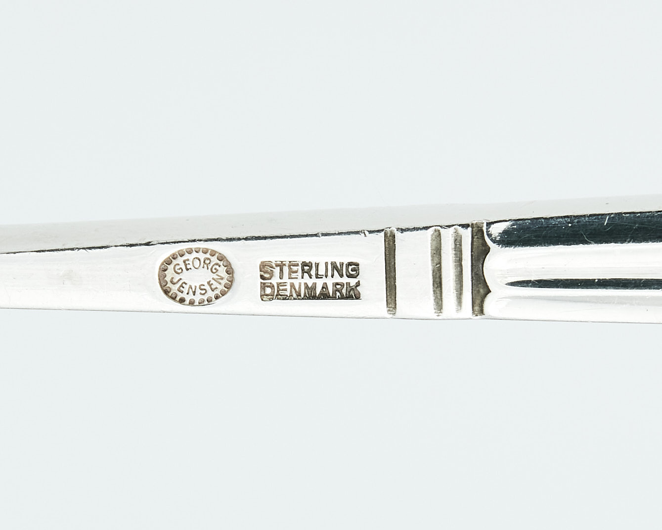GEORG JENSEN. Såsslev, sterling silver, Danmark efter 1945. Modell Konge / Acorn.