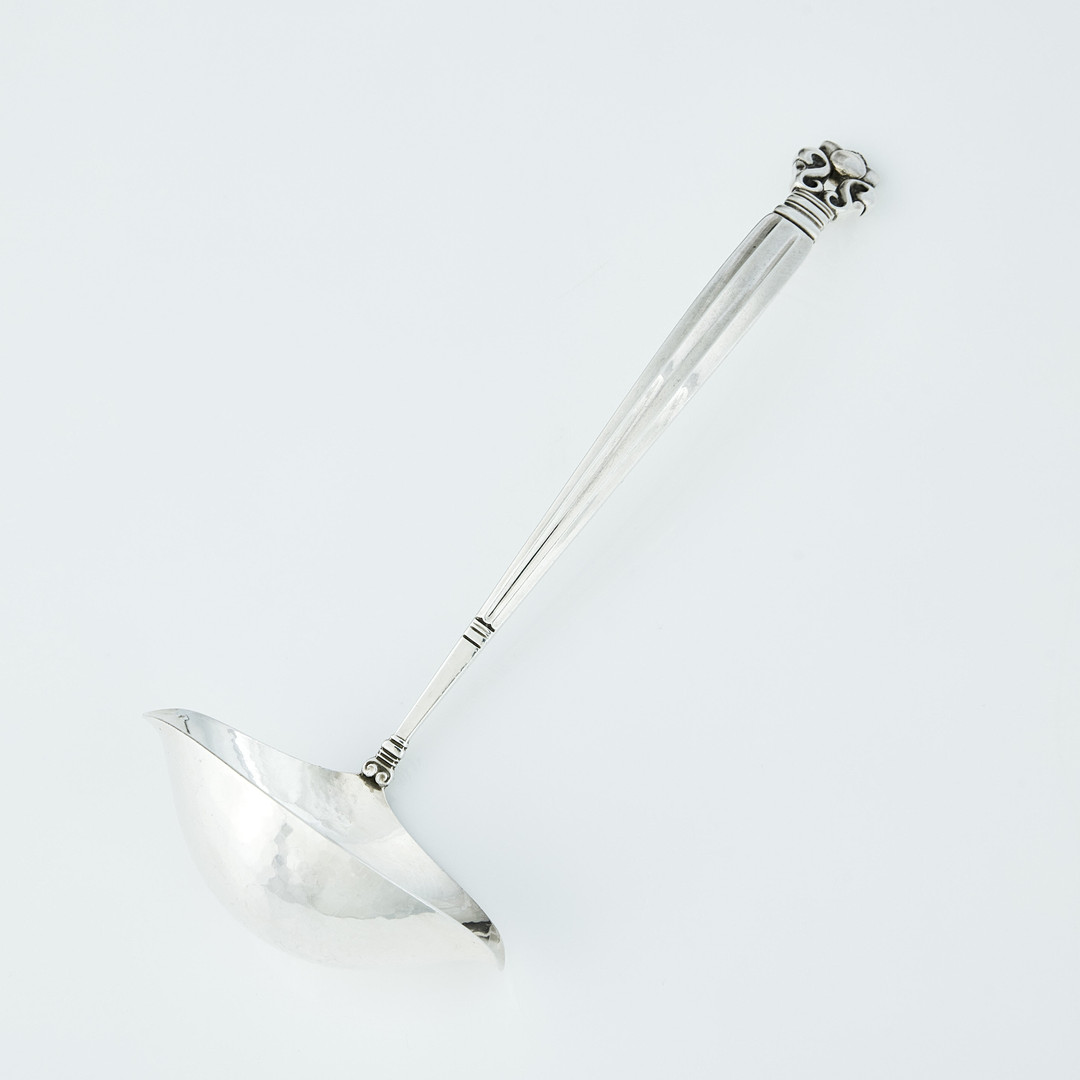 GEORG JENSEN. Såsslev, sterling silver, Danmark efter 1945. Modell Konge / Acorn.