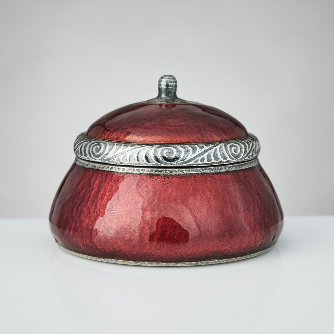 CARIN WÄSTBERG. Bonbonjär, silver och emalj, GAB, Stockholm 1914. Signerad CW.