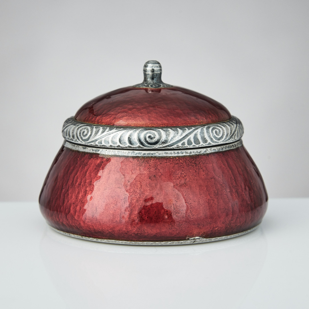 CARIN WÄSTBERG. Bonbonjär, silver och emalj, GAB, Stockholm 1914. Signerad CW.