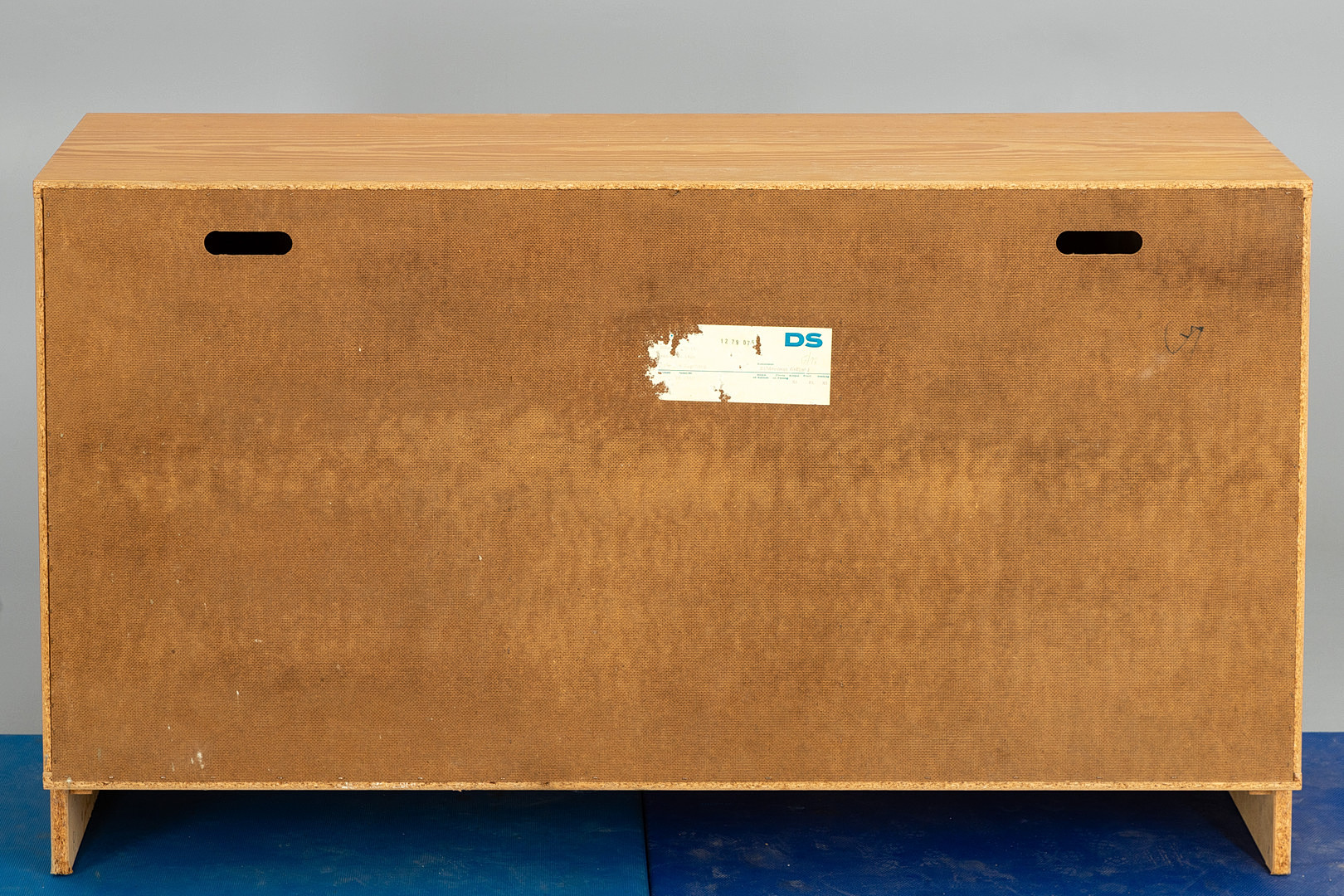 Gerneth Flur. Kommode, Spiegel und Wandgarderobe mit Haken, 1970er Jahre. 7-tlg.