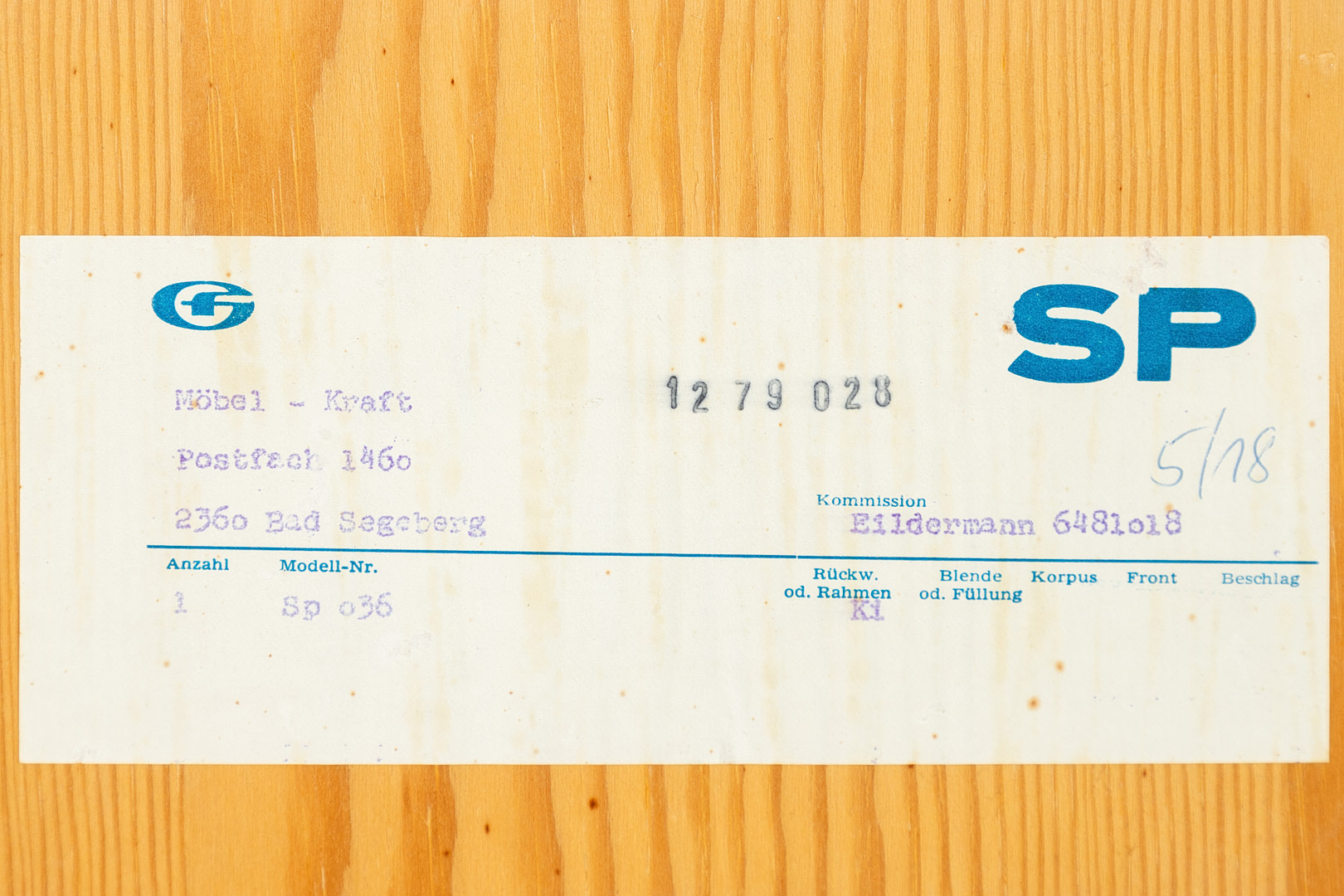 Gerneth Flur. Kommode, Spiegel und Wandgarderobe mit Haken, 1970er Jahre. 7-tlg.