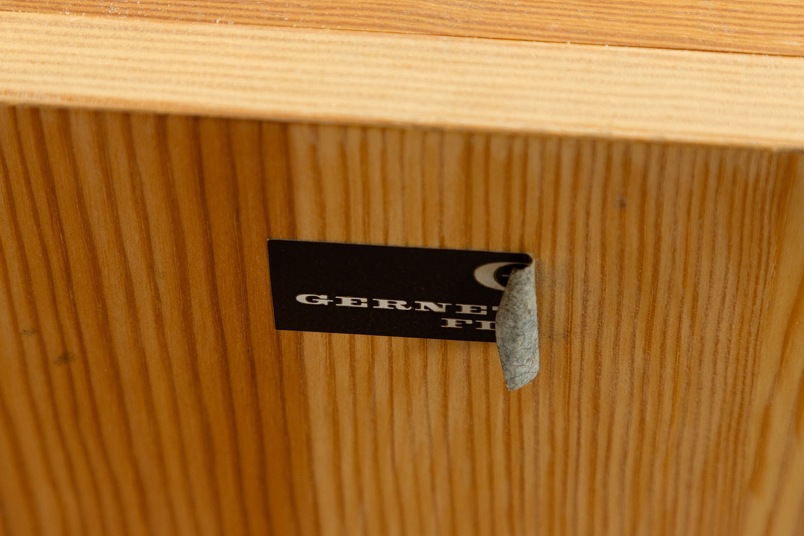 Gerneth Flur. Kommode, Spiegel und Wandgarderobe mit Haken, 1970er Jahre. 7-tlg.