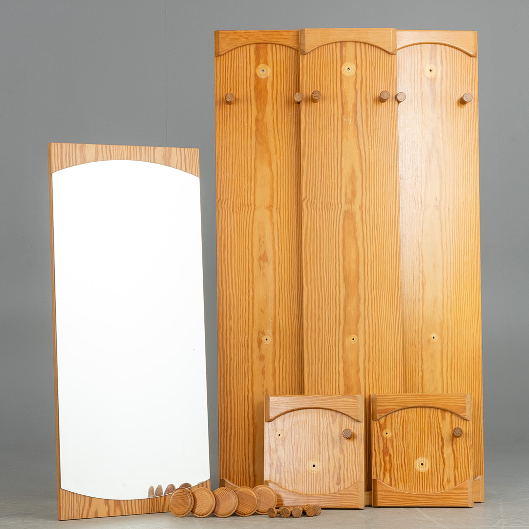Gerneth Flur. Kommode, Spiegel und Wandgarderobe mit Haken, 1970er Jahre. 7-tlg.