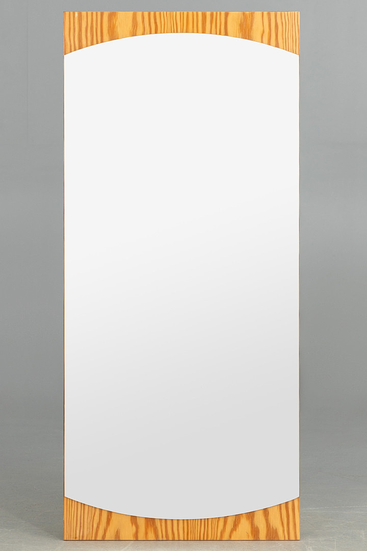 Gerneth Flur. Kommode, Spiegel und Wandgarderobe mit Haken, 1970er Jahre. 7-tlg.