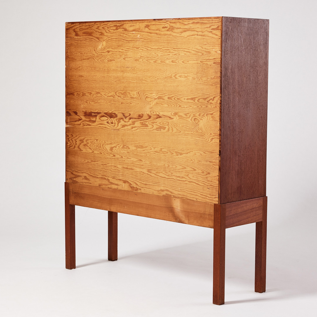 JOSEF FRANK. Barskåp, Firma Svenskt Tenn, 1950/60-tal, modellnummer 719, mahogny med beslag i mässing.