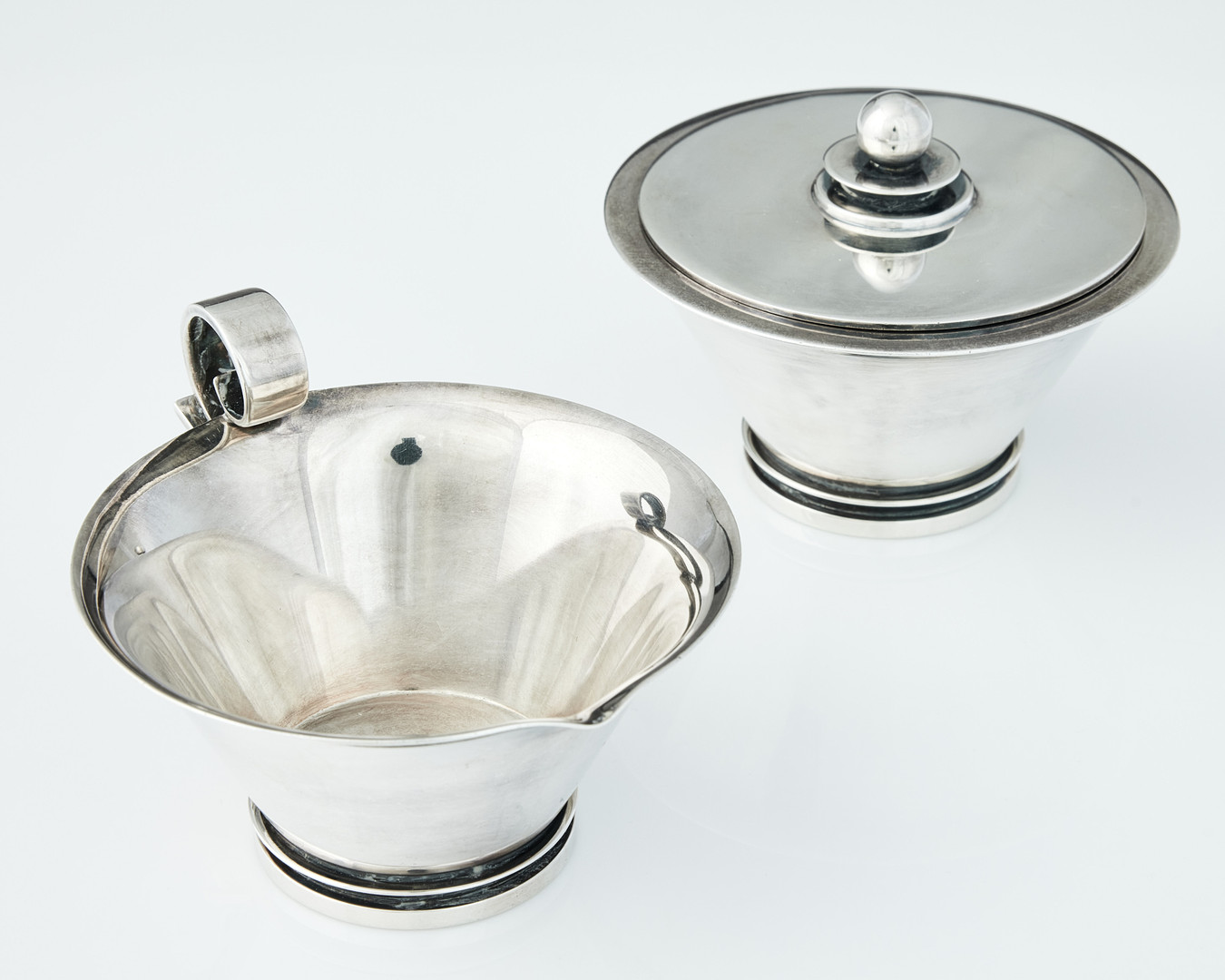 HARALD NIELSEN. Kaffeservis, tre delar, sterlingsilver, Georg Jensen, Danmark 1915-1933. Design nr 600 A.