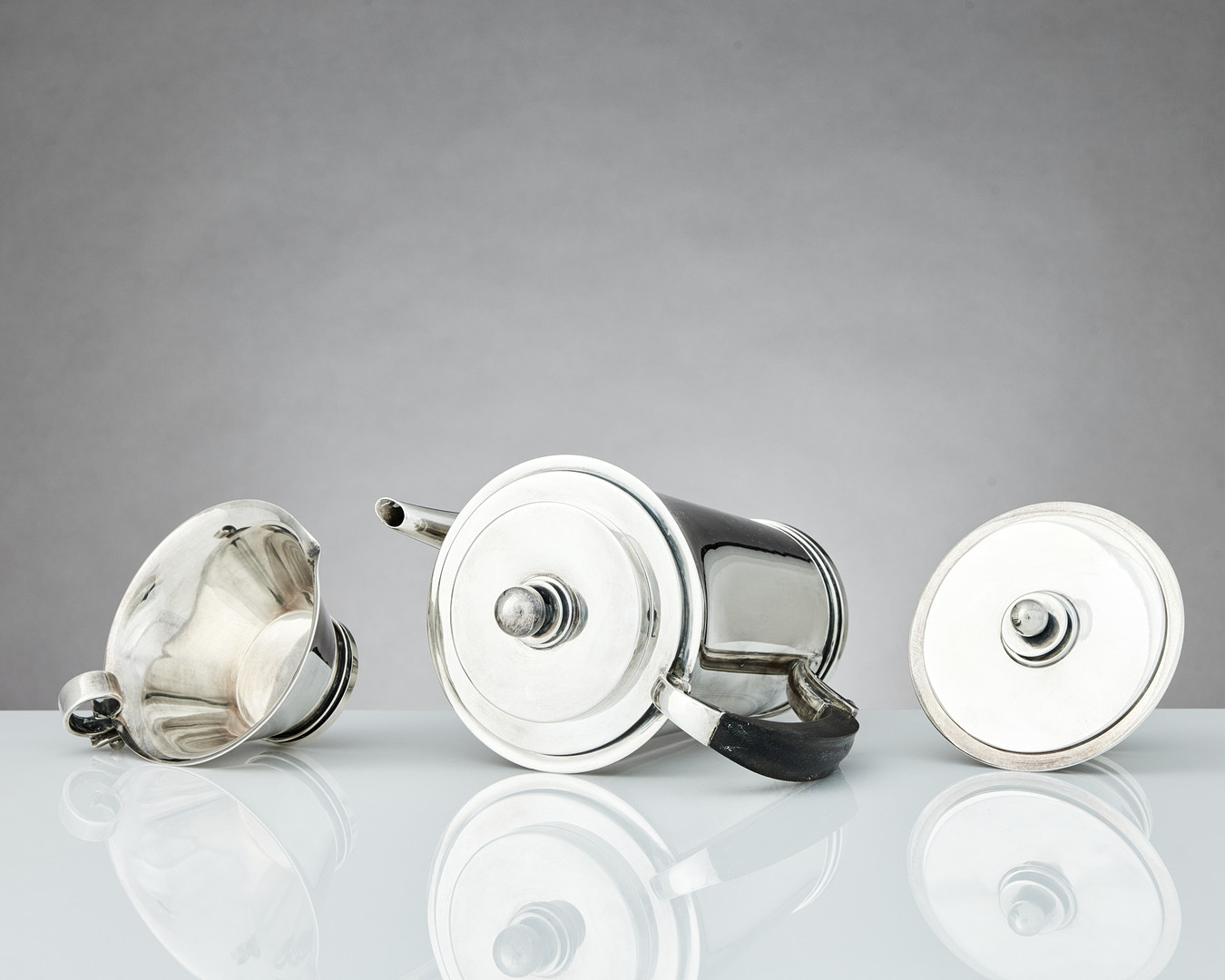 HARALD NIELSEN. Kaffeservis, tre delar, sterlingsilver, Georg Jensen, Danmark 1915-1933. Design nr 600 A.