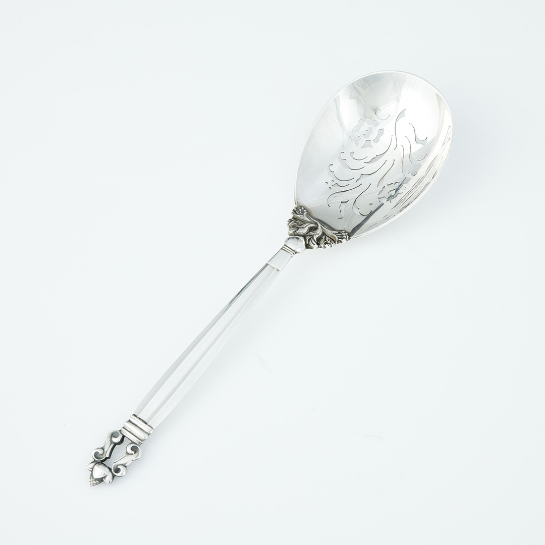 JOHAN ROHDE. Bärsked, sterling silver, Danmark efter 1945. Modell Konge / Acorn.