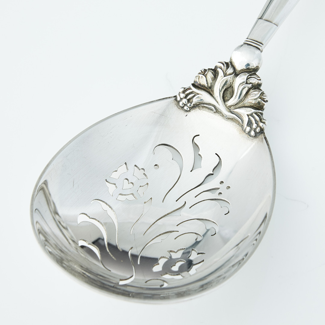 JOHAN ROHDE. Bärsked, sterling silver, Danmark efter 1945. Modell Konge / Acorn.