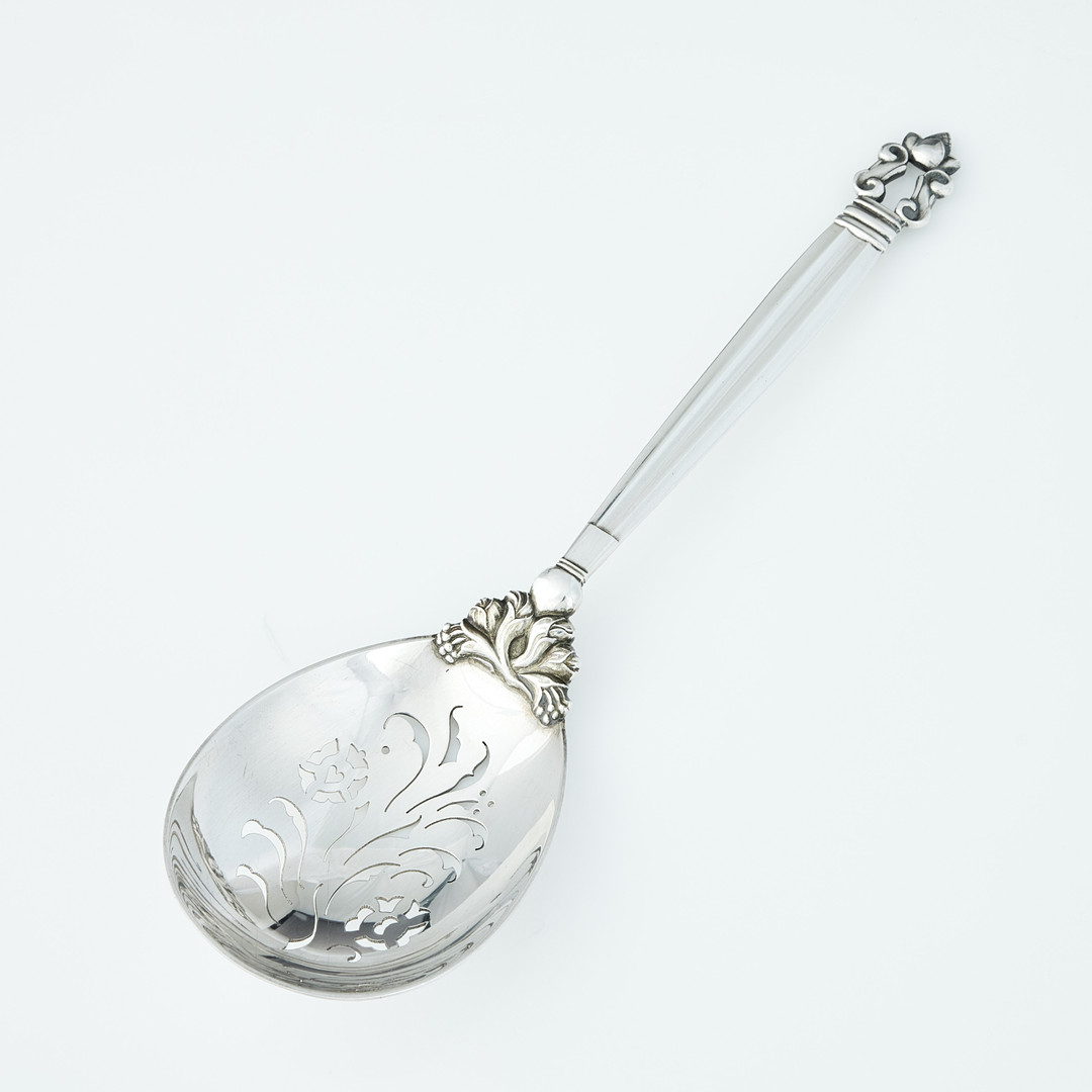 JOHAN ROHDE. Bärsked, sterling silver, Danmark efter 1945. Modell Konge / Acorn.