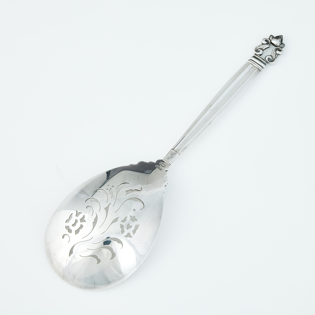JOHAN ROHDE. Bärsked, sterling silver, Danmark efter 1945. Modell Konge / Acorn.
