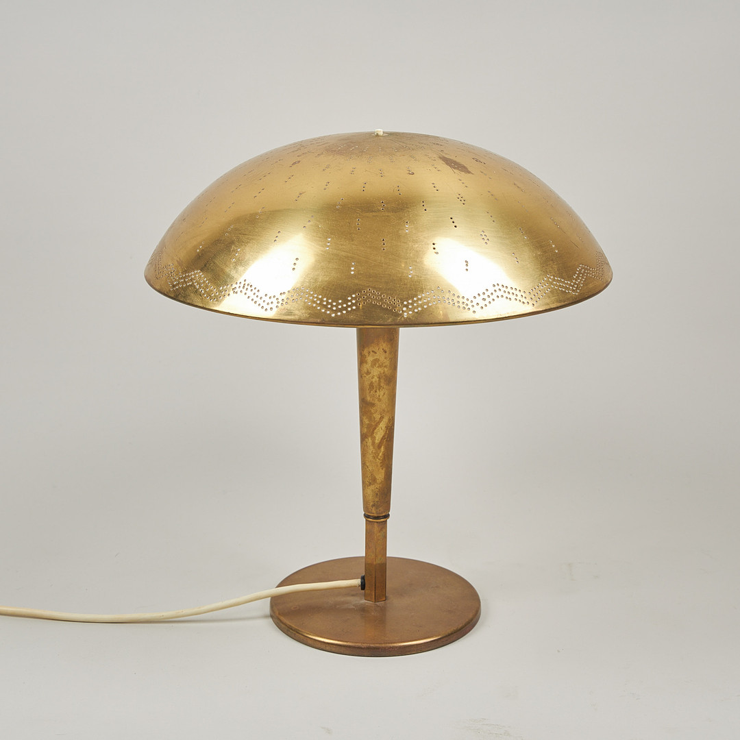 PAAVO TYNELL. BORDSLAMPA. modell 5061 Tillverkad av Taito Oy. 1940-tal.