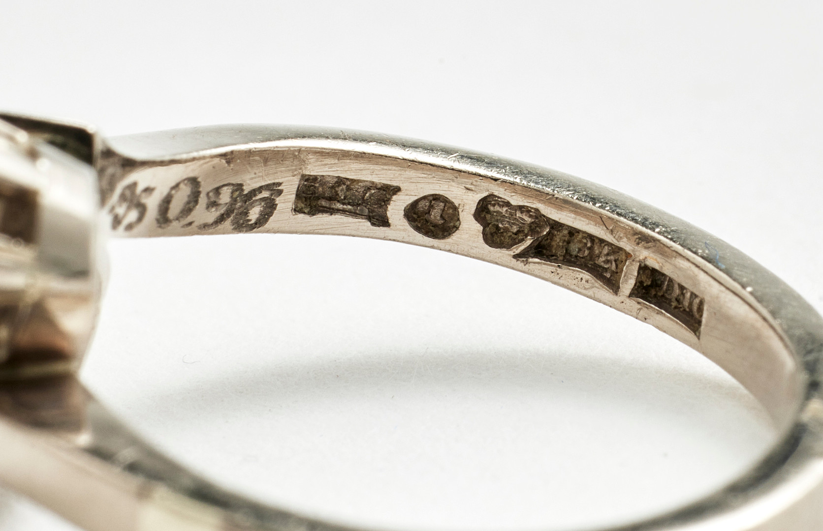 TVILLINGRING, 18 k vitguld, 2 briljantslipade diamanter à 0,95 ct resp. 0,96 ct, kvalitet G(TW)/IF, Stockholm 1978, otydlig mästarstämpel.