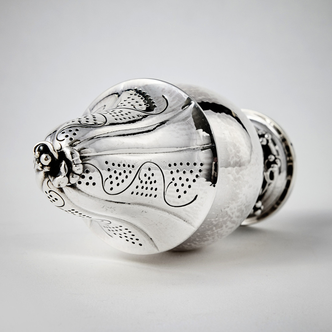 GEORG JENSEN. Sockerruska, silver, Köpenhamn 1921. Design nr 296.