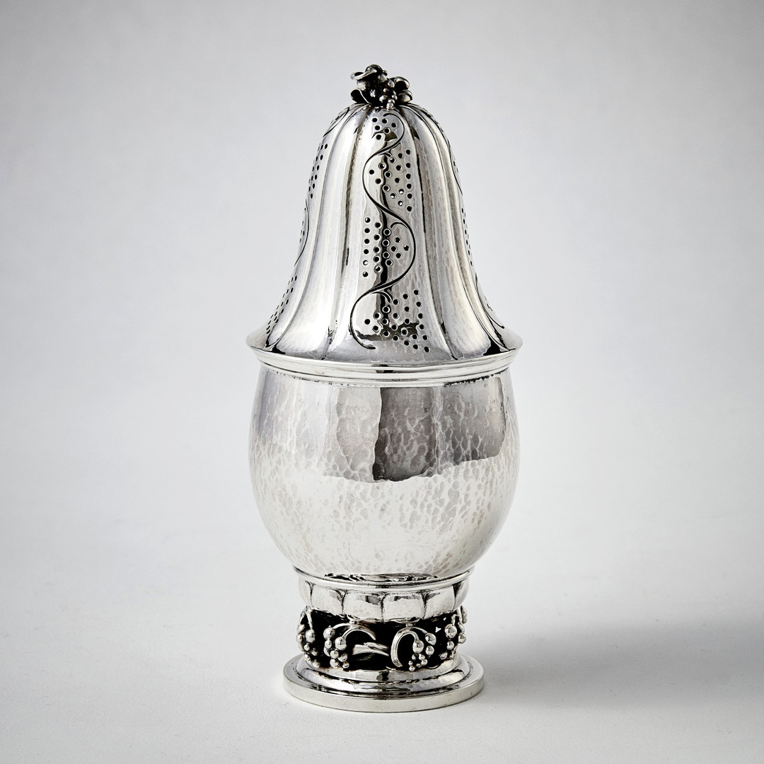 GEORG JENSEN. Sockerruska, silver, Köpenhamn 1921. Design nr 296.