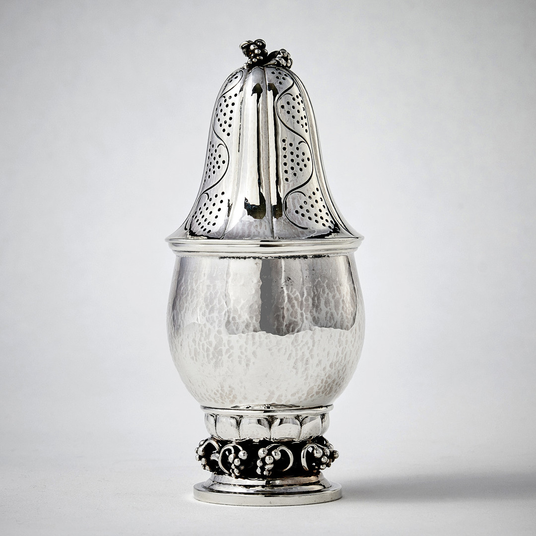 GEORG JENSEN. Sockerruska, silver, Köpenhamn 1921. Design nr 296.