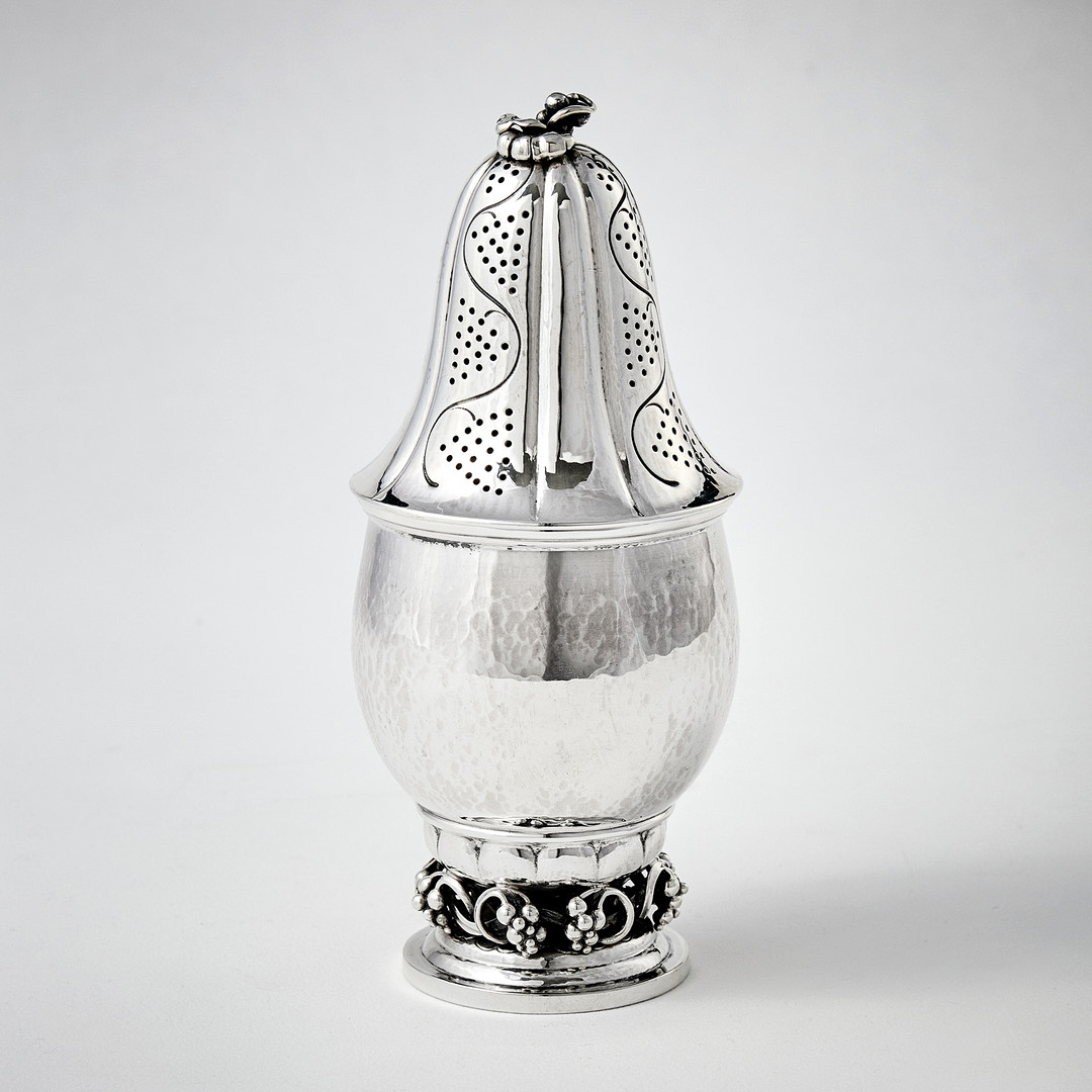 GEORG JENSEN. Sockerruska, silver, Köpenhamn 1921. Design nr 296.