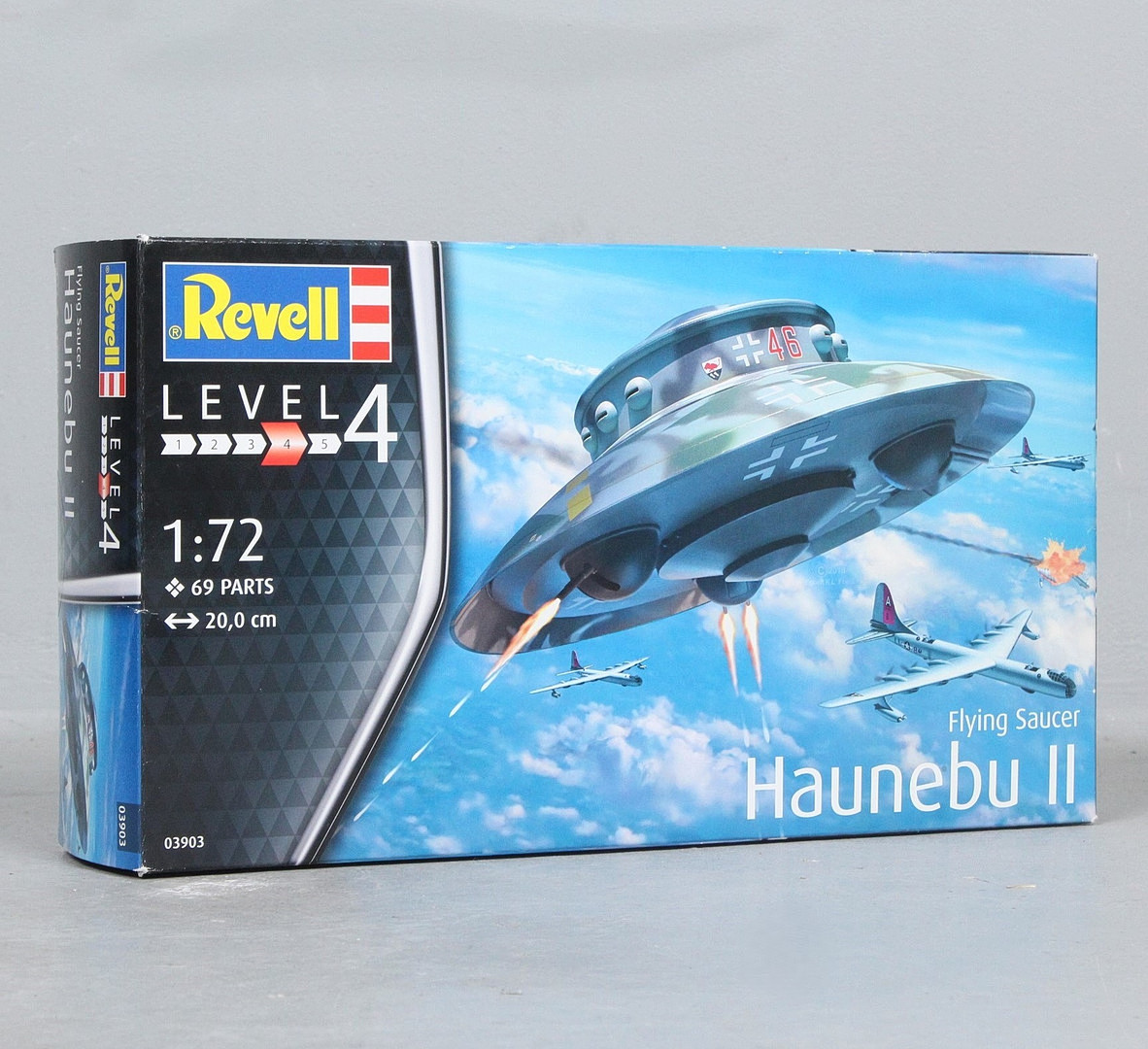 Modellbausatz 'Flying Saucer Haunebu II', Level 4, 1:72, 1. Serie.