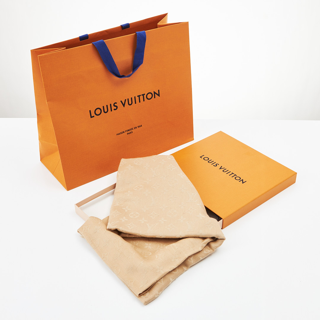 LOUIS VUITTON,
