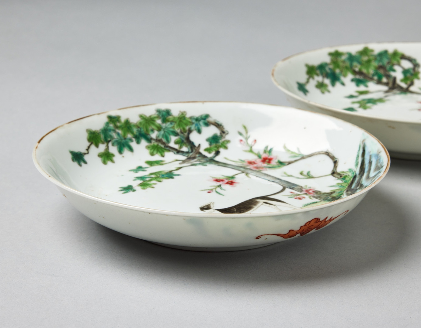 SKÅLFAT, ett par, porslin, Kina, Republik (1912-1949), med Qianlongs sigillmärke.