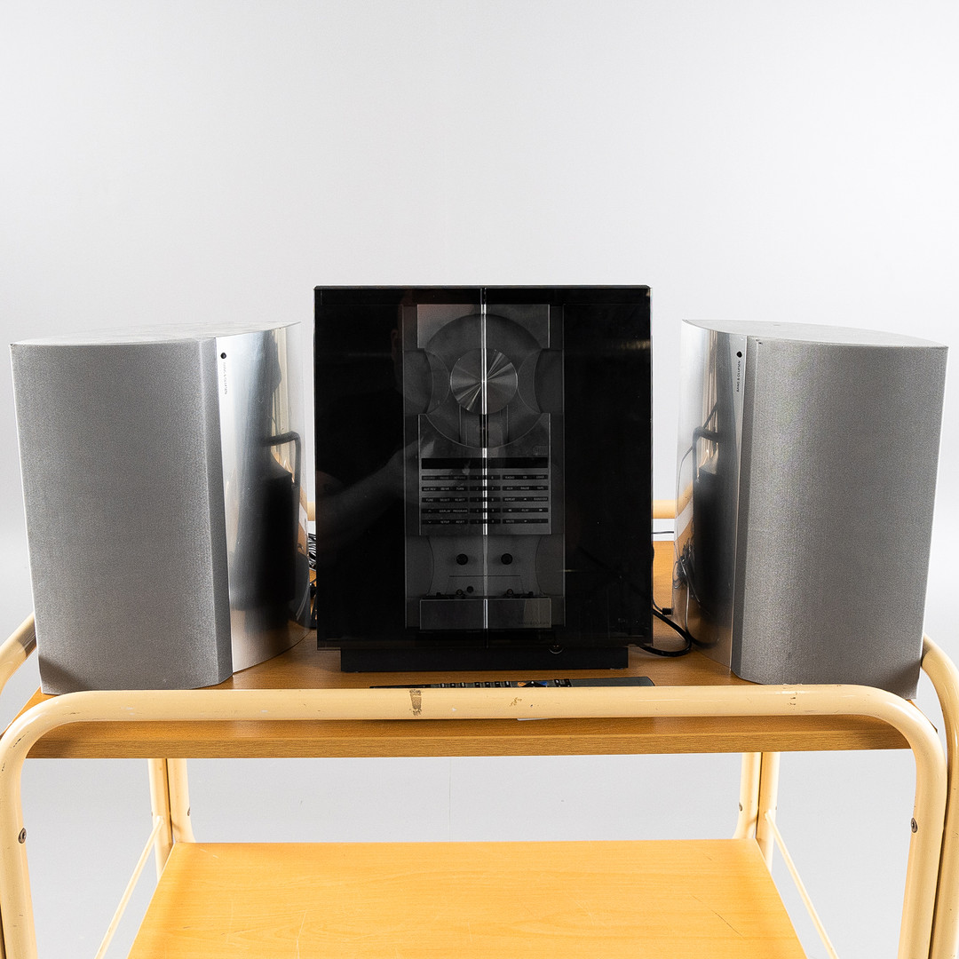 BANG & OLFSEN, stereo med 2 Beolab 4000, aktiva högtalare. samt fjärrkontroll.