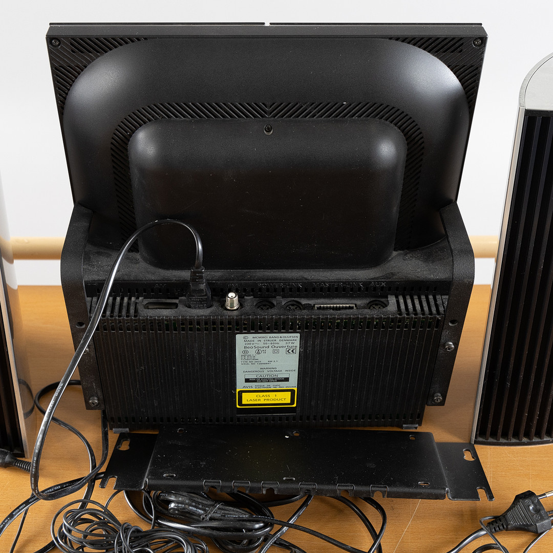 BANG & OLFSEN, stereo med 2 Beolab 4000, aktiva högtalare. samt fjärrkontroll.