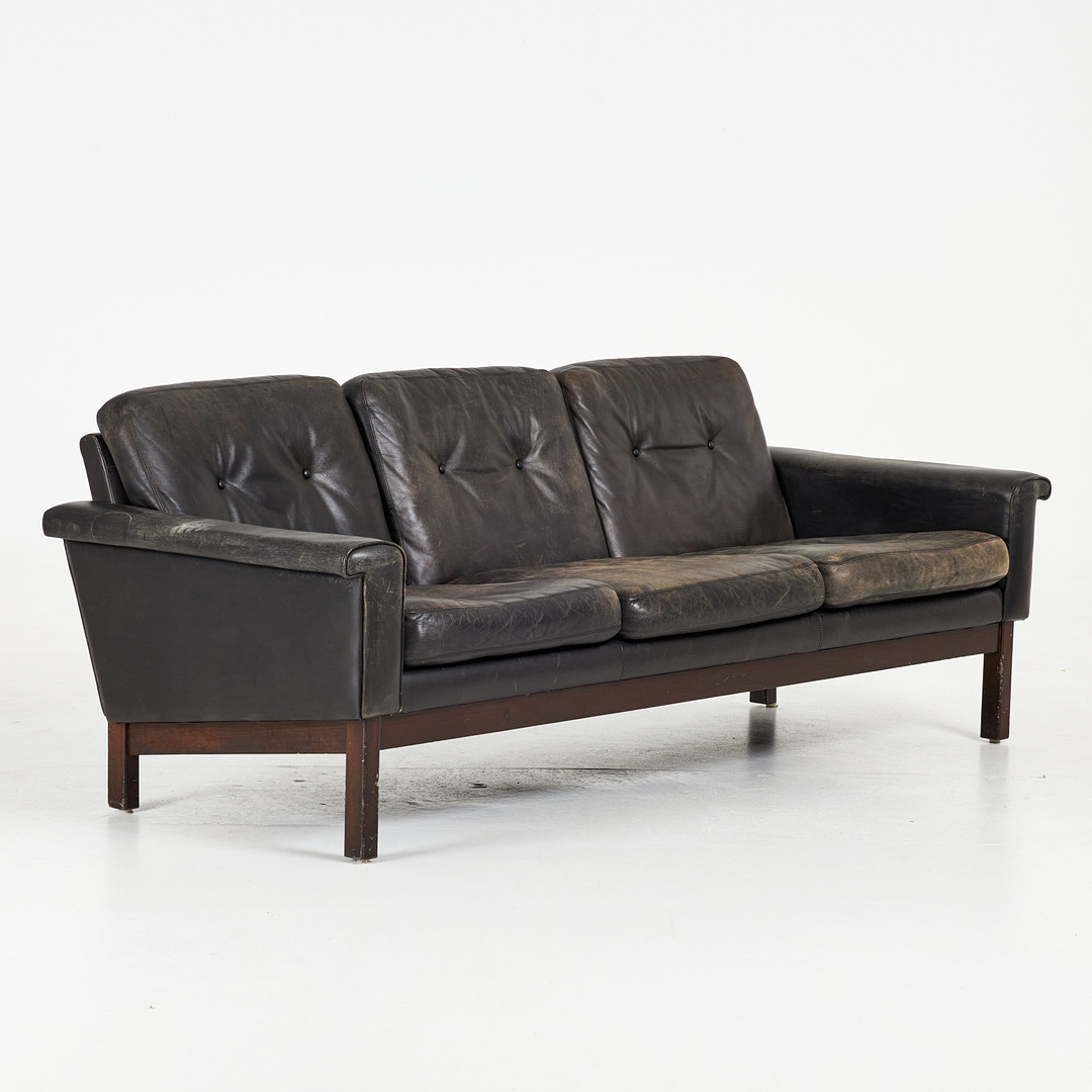 SOFFA, ca 1960/70-tal, svart läder, löstagbara plymåer.