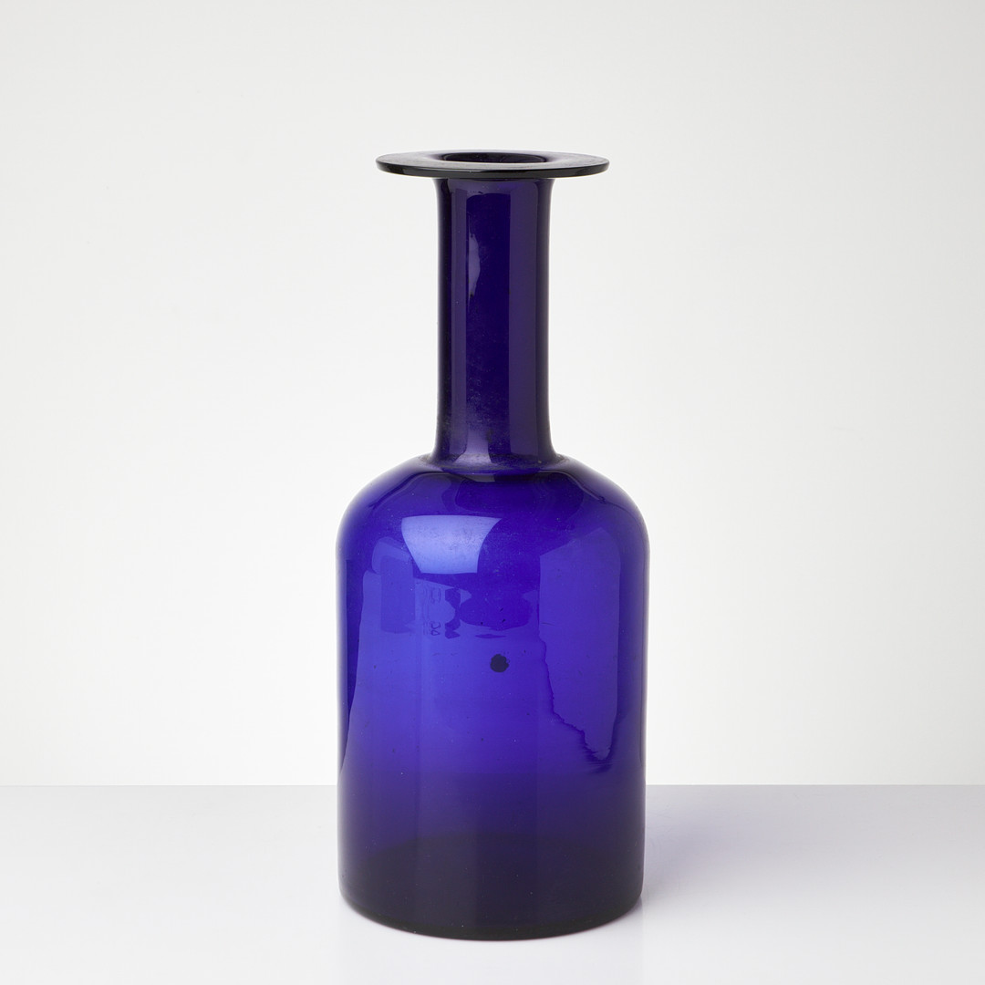 OTTO BAUER. Flaska, 1960-tal, blått glas, Holmegaard.