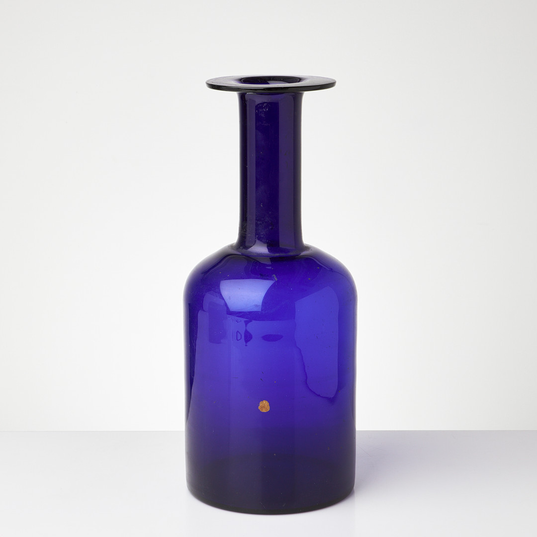 OTTO BAUER. Flaska, 1960-tal, blått glas, Holmegaard.