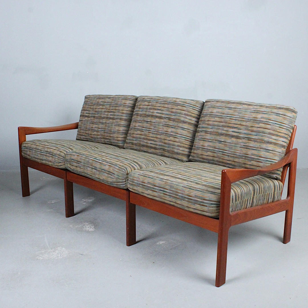 ILLUM WIKKELSØ. Niels Eilersen, Sofa / Dreisitzer, Teak, Wolle, Dänemark, 1960er Jahre.
