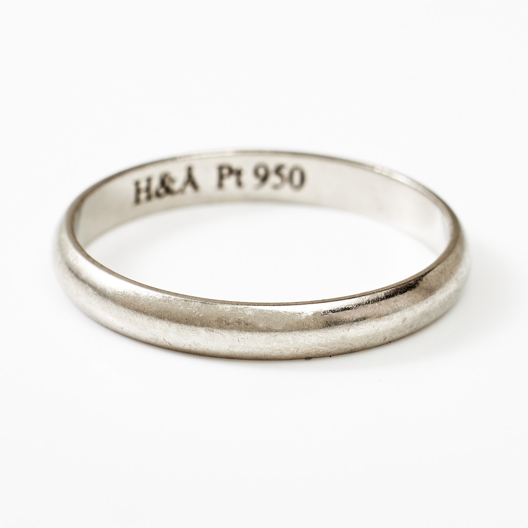 RING, platina/950, Hellström & Åhrling AB, Stockholm, årsindex saknas.