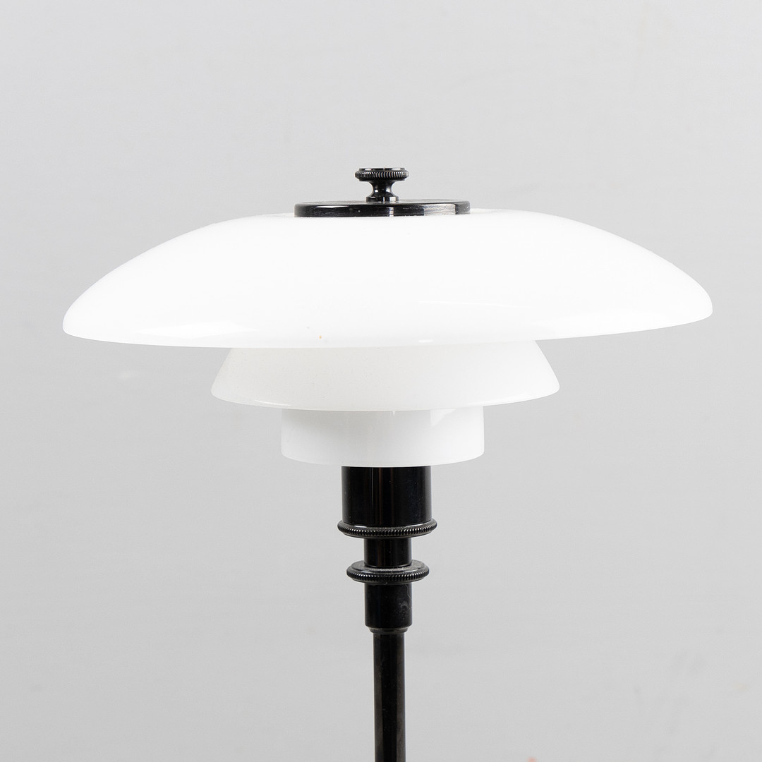 POUL HENNINGSEN. Bordslampa, 